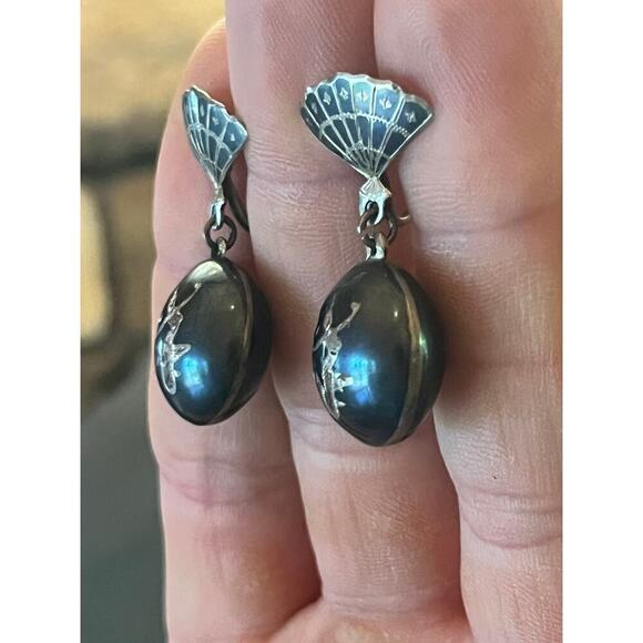 Sterling Silver Vintage Etched Goddess Screw on drop dangle earrings. Asian? - Picture 6 of 7